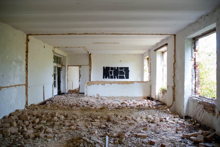MENET wallpainting in abandoned building 2020